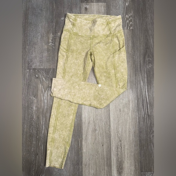 Lululemon Fast and Free High Rise Tight 25" *Ice Dye
Size 6 - Picture 9 of 16
